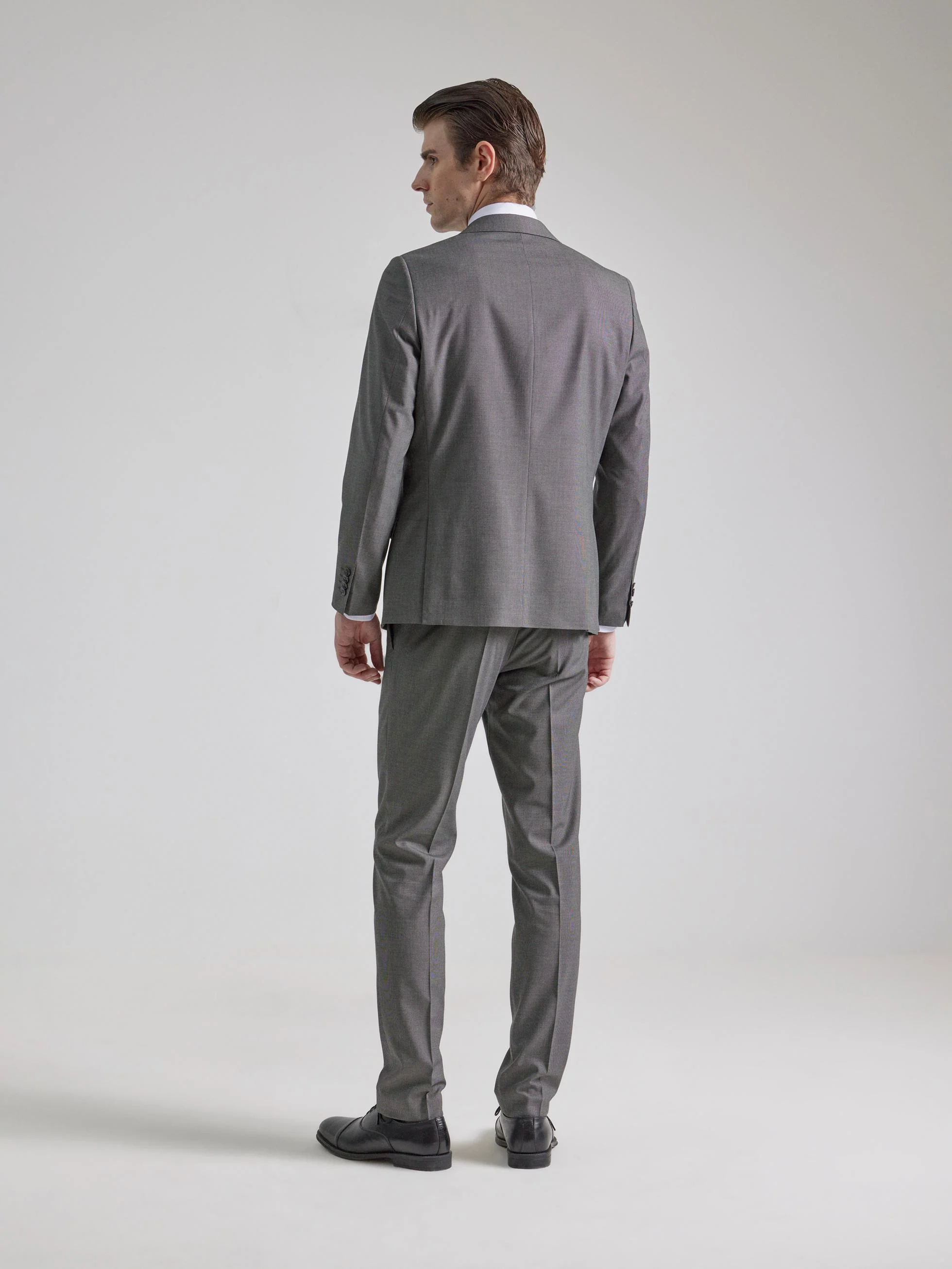 TRAJE ESTRUCTURA GRIS MEDIO - Image 3
